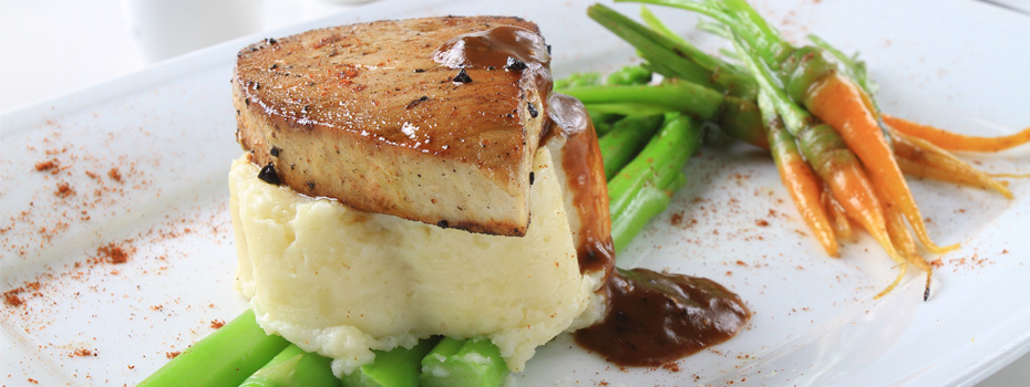 Tuna Steak With Green Pepper Corn Sauce